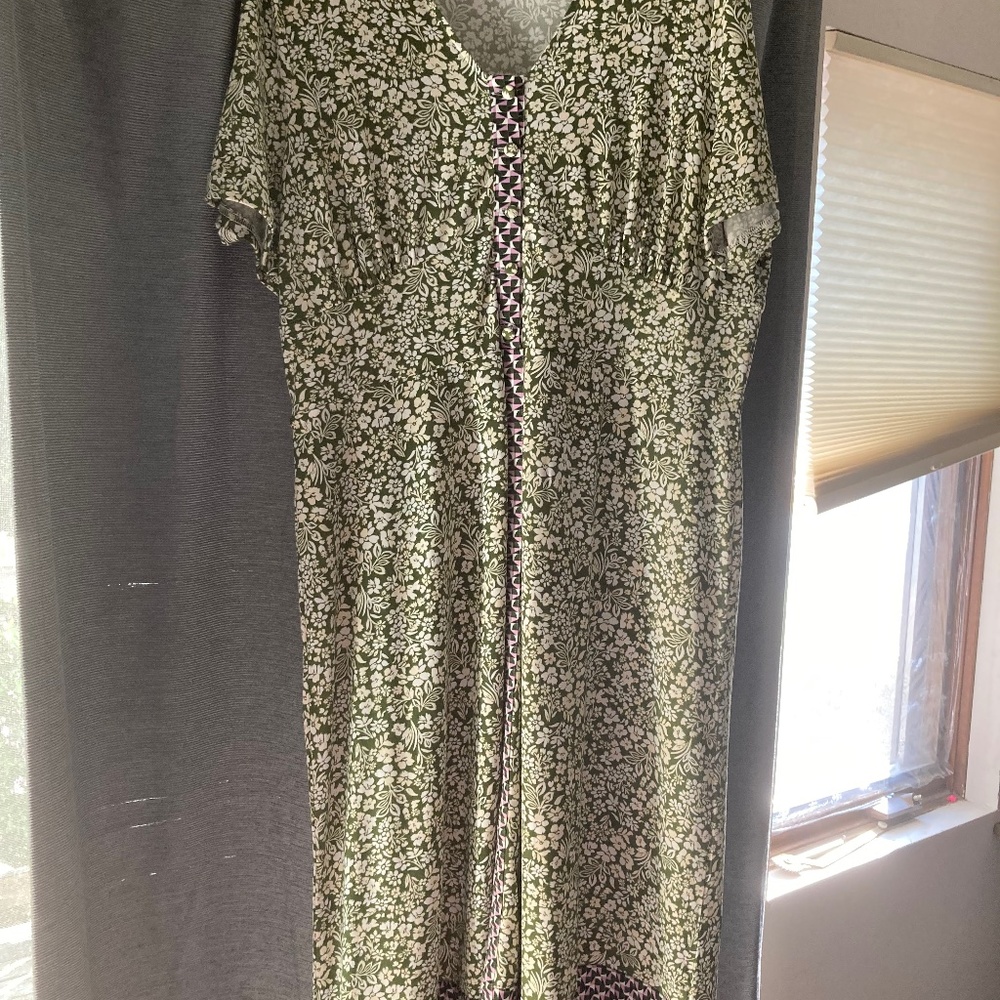 Leota 1x  Banded Francesca Midi v-neck (Curve)